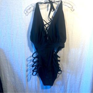 Yira by Fashion Nova black cut out strappy sexy one piece swimsuit lined XL